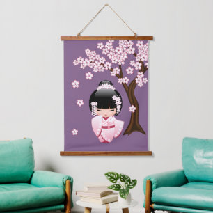 White Kimono Kokeshi Doll - Cute Geisha Girl Hangend Wandkleed