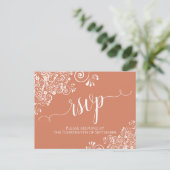 White Lace Script op Terracotta Coral Wedding RSVP Briefkaart (Staand voorkant)