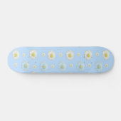 White & light blue Daisy Pattern Skateboard (Horizontaal)