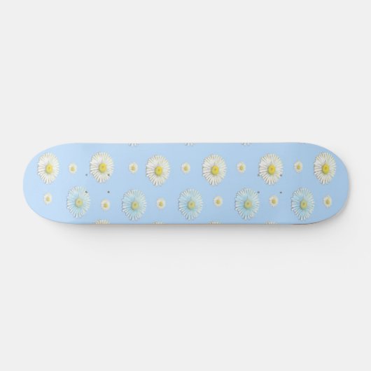 White & light blue Daisy Pattern Skateboard (Horizontaal)