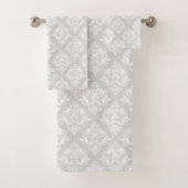 White & Light Gray Floral Damasks Pattern (En situation)