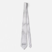 White Marble Modern Script Monogram en naam Stropdas (Voorkant)