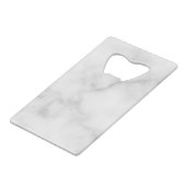 White Marble Modern Script Personalized Groomsmen Kredietkaart Flessenopener (Achterkant Gekanteld)