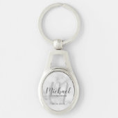 White Marble Modern Script Personalized Groomsmen Sleutelhanger (Voorkant)
