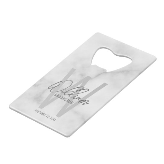 White Marble Script Specialized Groomsman's Name Kredietkaart Flessenopener (Voorkant Gekanteld)