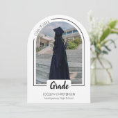White Modern and Elegent  Graduation Invitation (Debout devant)