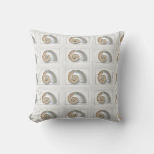 White Nautilus Seashell gooit kussen