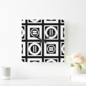 White on Black Geometric Equal Sign Pattern Vierkante Klok (Huis)