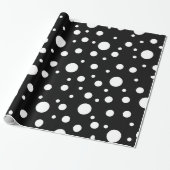White op Black Polka Dot Pattern Cadeaupapier (Uitgerold)