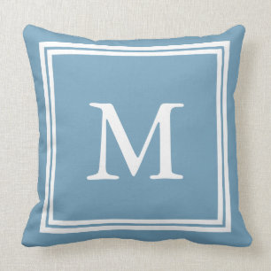 White op Carolina Blue Double Lijst Monogram Kussen