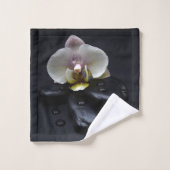 White Orchid on Black Stones Bad Handdoek (Wasdoekje)