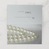 White Pearls Wedding Place Card (Buitenkant ongevouwen)