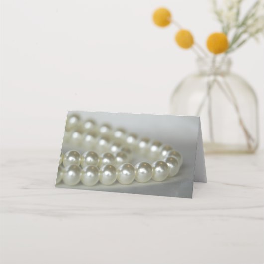 White Pearls Wedding Place Card (Voorkant)