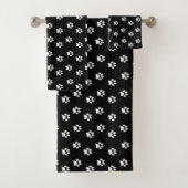 White Pet Paws Pattern on Black Bad Handdoek (Insitu)