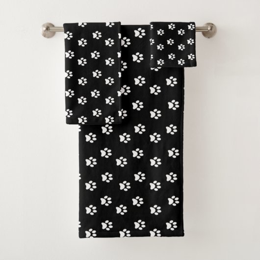 White Pet Paws Pattern on Black Bad Handdoek (Insitu)