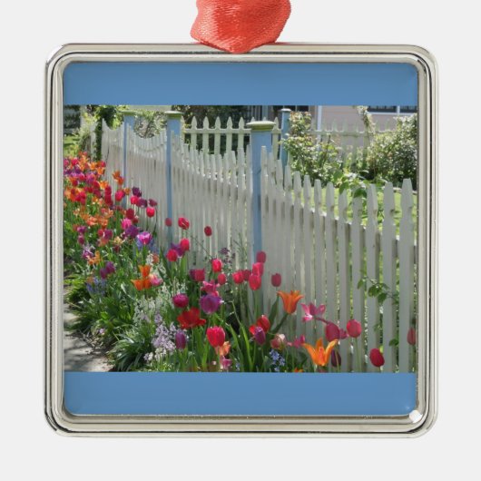 White Picket Fence with Tulips-ornament Metalen Ornament (Voorkant)