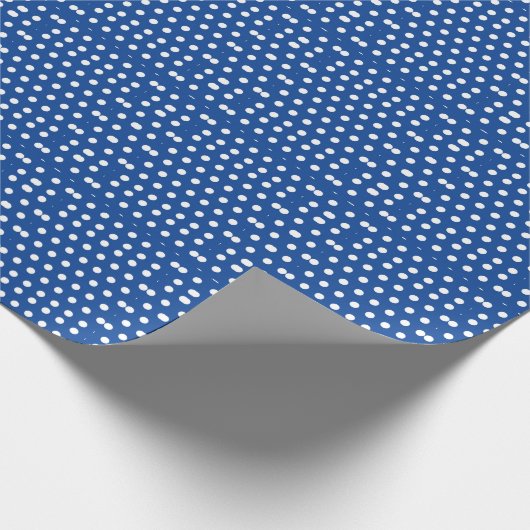 White Polka Dot on Blue Background Cadeaupapier (Hoek)