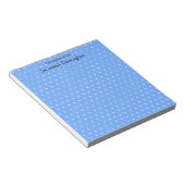 White Polka Dots Pattern op Pastel Blue Custom Notitieblok (Schuin)