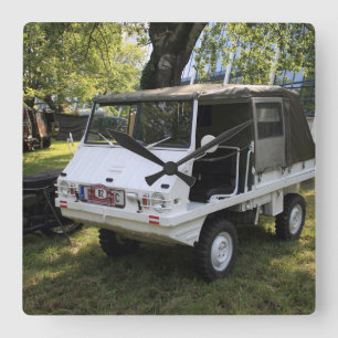 White Puch Haflinger Vierkante Klok