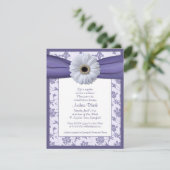 White Purple Daisy Invitation à la douche nuptiale (Debout devant)