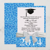 White Ribbon Blue Leopard Afstuderen Invitation Kaart (Voorkant / Achterkant)
