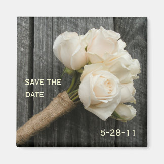 White Rose Bouquet en Barnwood Save The Date Magneet