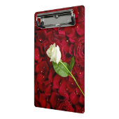 White Rose on Red Petals Mini Klembord (Angled2)