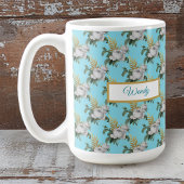  White Roses Pattern op Aqua Monogram Koffiemok