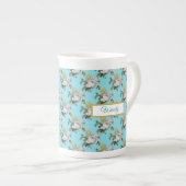 White Roses Pattern op Aqua Monogram Porselein Kop (Voorkant rechts)