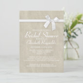 White Rustic Burlap Invitations de douche nuptiale (Debout devant)