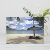 White Sand Beach and Umbrella (Staand voorkant)