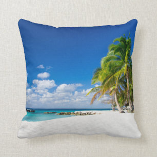 White sand. Turquoise water. Memorie Throw Pillow Kussen