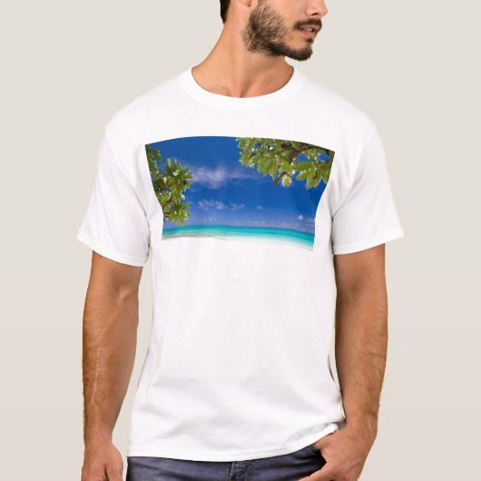 White sandy beach, Okinawa T-shirt (Voorkant)