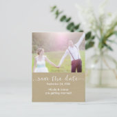 White SAVE the DATE Rustic Photo Wedding Briefkaar Aankondigingskaart (Staand voorkant)