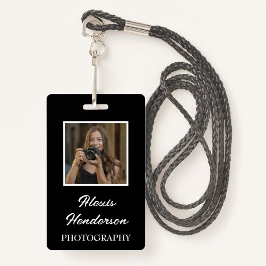 White Script Typografie Foto Badge (Voorkant met draagriem)