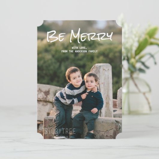 White Simple Script Be Merry Photo Flat Kaart (Staand voorkant)