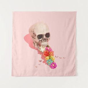 WHITE SKULL CENTERPIECE WANDKLEED
