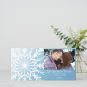White Snowflake on Ice Blue Winter Wedding Save The Date (Staand voorkant)