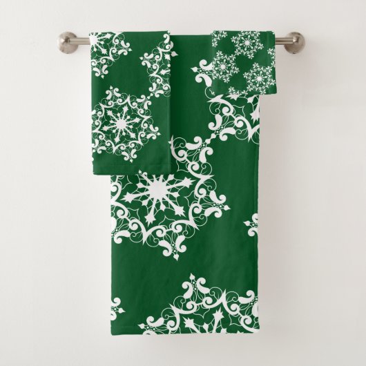 White Snowflake op Dark Green Bad Handdoek (Insitu)