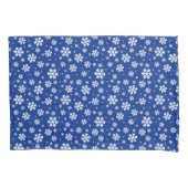 White Snowflakes on Dark Blue Winter Pattern Kussensloop (Voorkant)