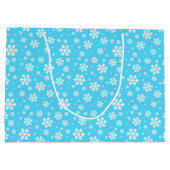 White Snowflakes on Light Blue Winter Pattern Groot Cadeauzakje (Achterkant)