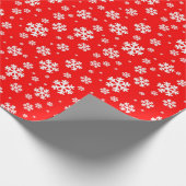 White Snowflakes on Red Winter Pattern Cadeaupapier (Hoek)