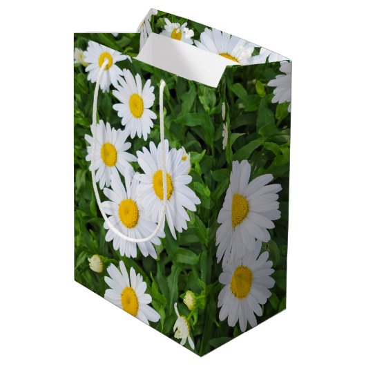 White Summer Daisy Garden Medium Cadeauzakje (Achterkant Gekanteld)