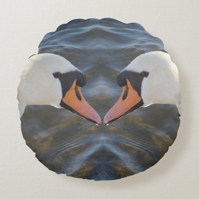 White Swans Round Pillow Rond Kussen (Voorkant)