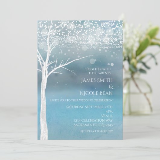 White Tree Winter Blue Élégant Mariage Invitation (Debout devant)