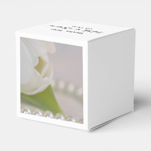 White Tulip and Pearls Spring Wedding Bedankdoosjes (Achterkant)