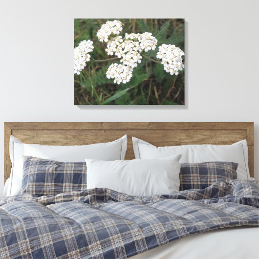 White Wildflower Canvas print (Insitu (Slaapkamer))