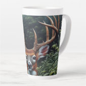 Whitetail Buck Deer in groen gebladerte Latte Mok (Rechterhoek)