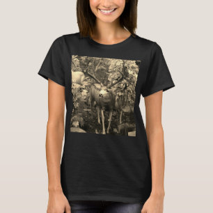 Whitetail in het herfst van het houten paneel t-shirt