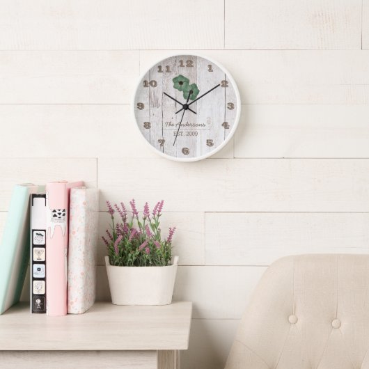 Whitewash Wood Shabby Chic Personalized Clock (Leeskamer)